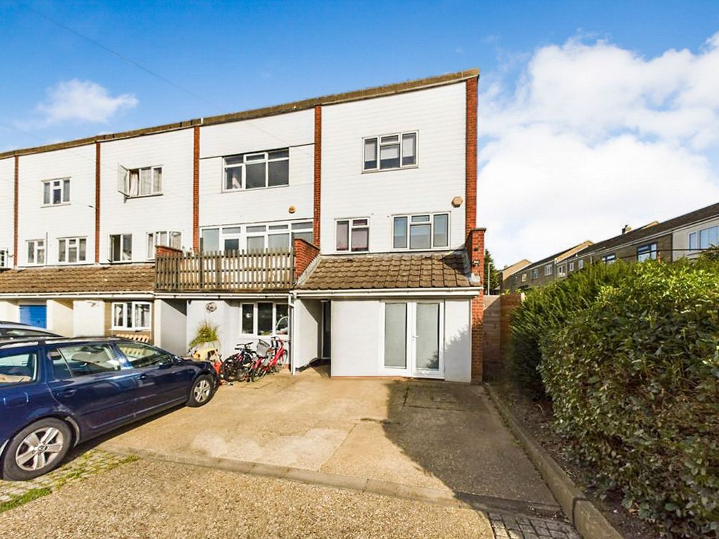 3 bed town house for sale in Nene Road, Huntingdon, Cambridgeshire