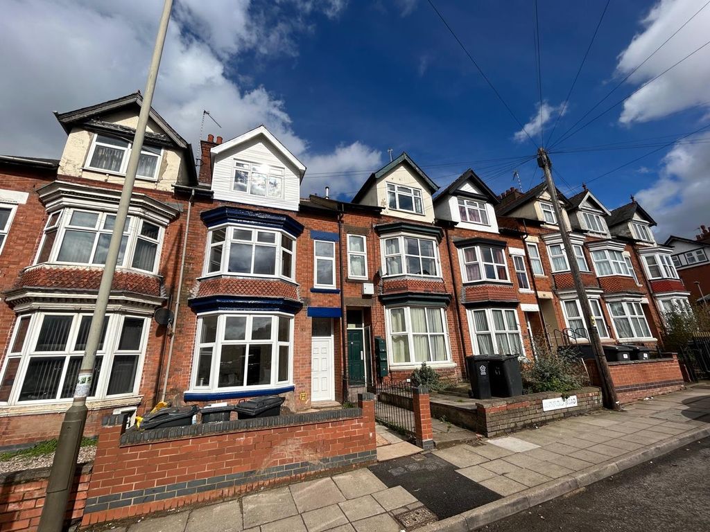 Block of flats for sale in Glenfield Road, Western Park, Leicester LE3