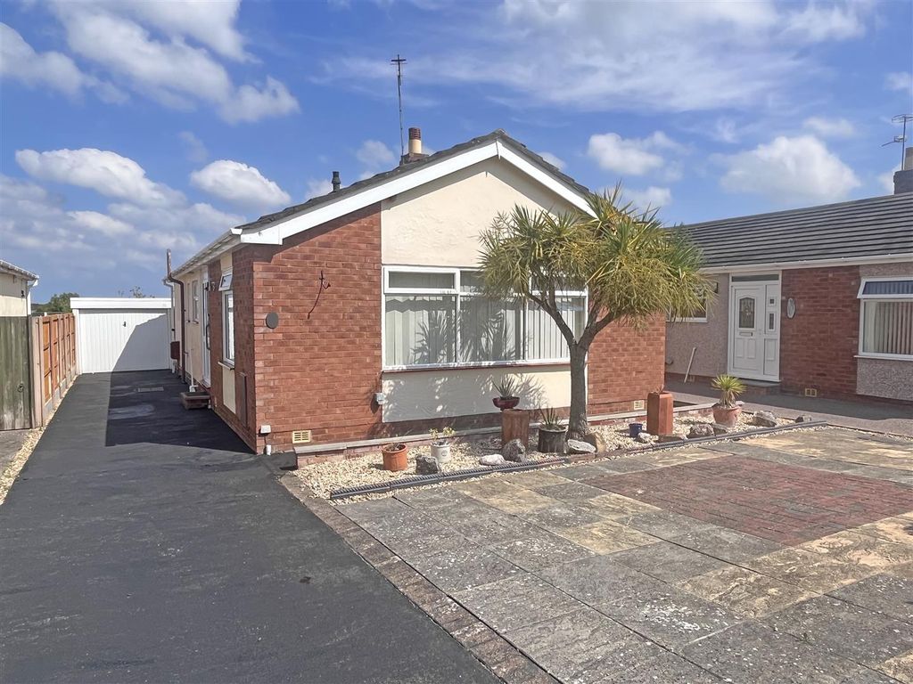 2 bed detached bungalow for sale in The Dale, Abergele, Conwy LL22, £