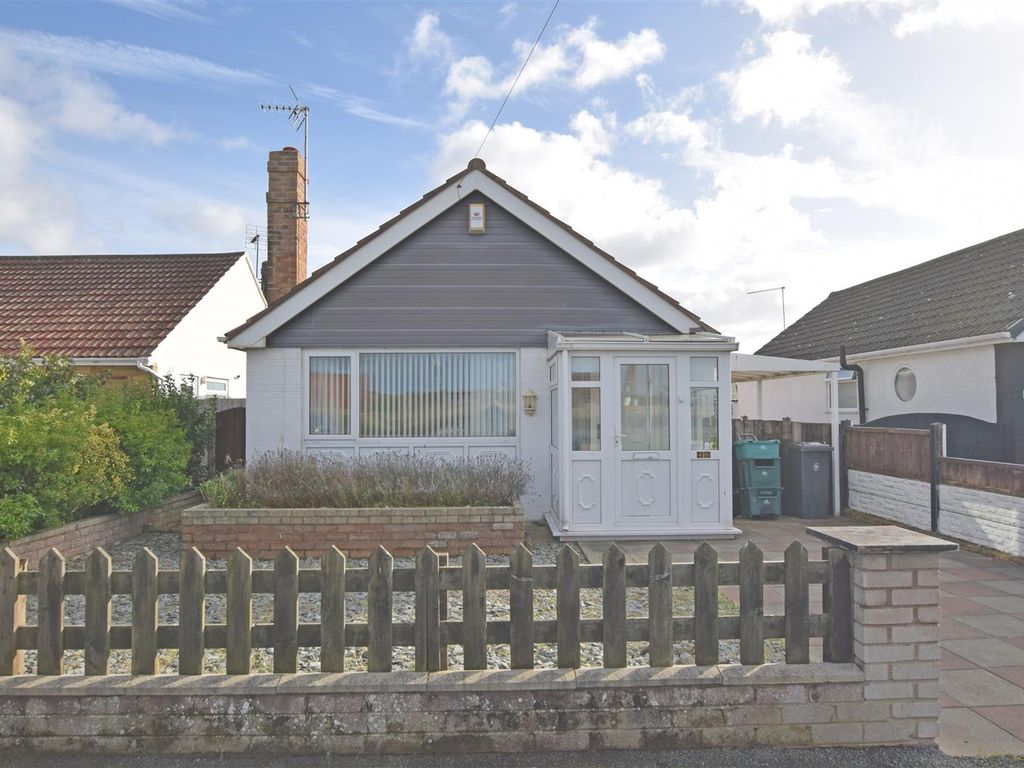 2 bed detached bungalow for sale in Towyn Road, Pensarn, Abergele