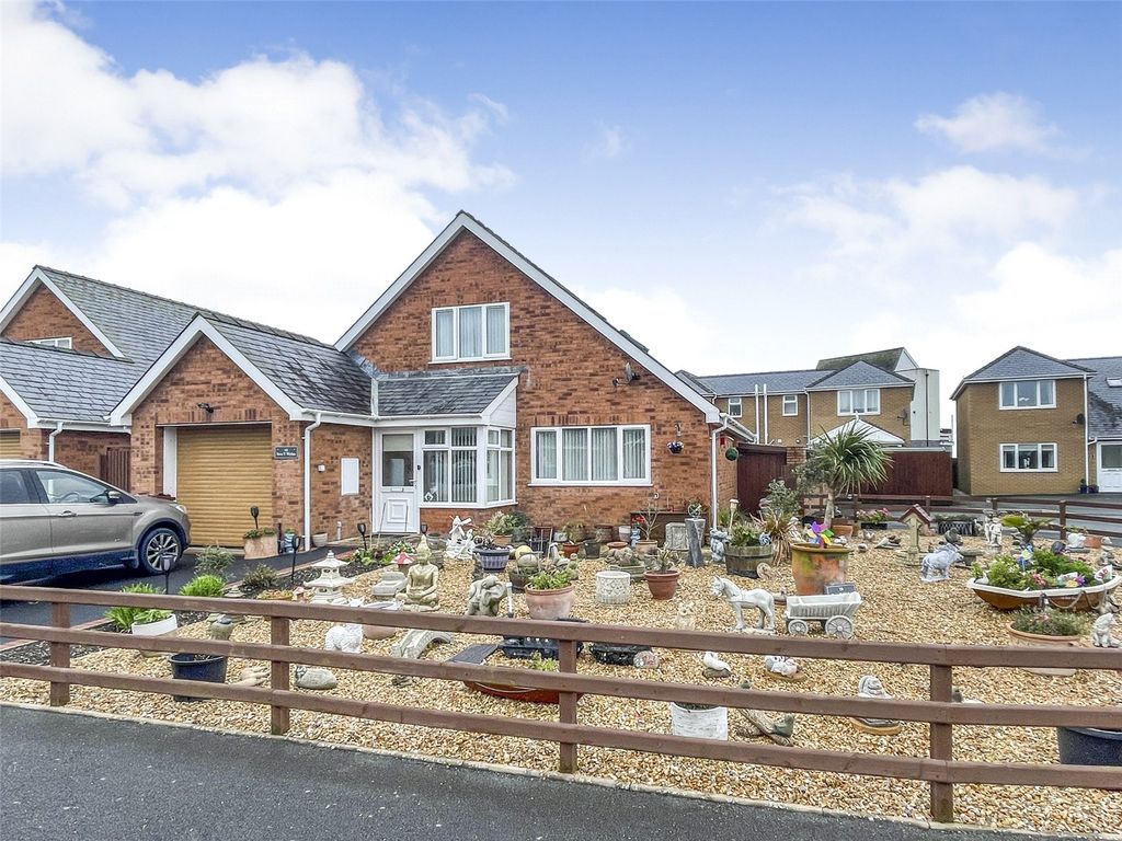 3 bed bungalow for sale in Swn Y Wylan, Tywyn, Gwynedd LL36, £335,000