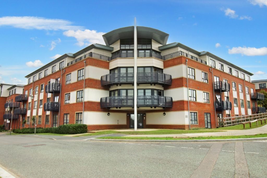 1 bed flat to rent in Lincoln Court, Wallis Square, Farnborough, Hants