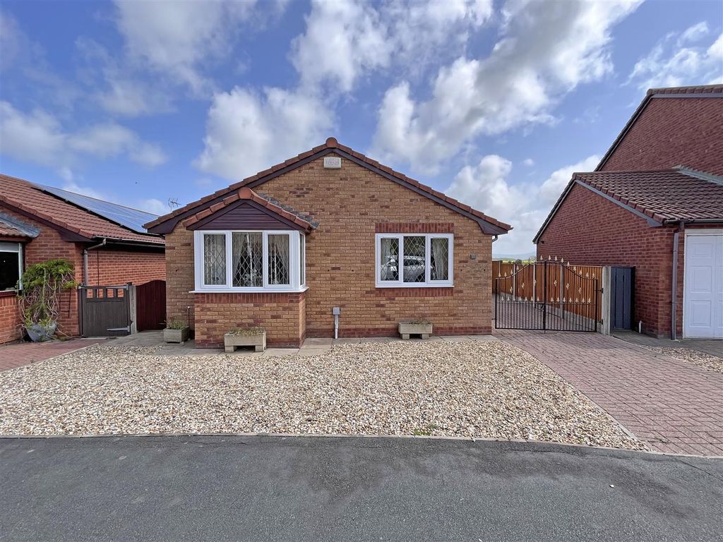 2 bed detached bungalow for sale in Maes Seiriol, Abergele, Conwy LL22