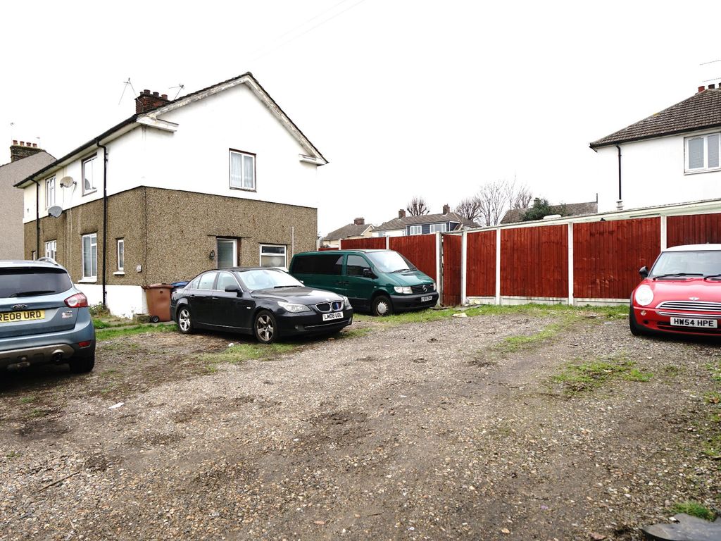 3 bed semidetached house for sale in London Road, Grays RM20, £325,000