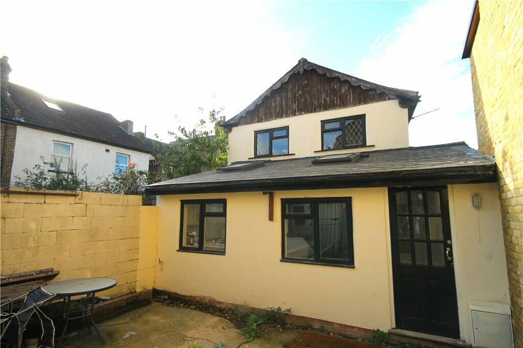 2 bed detached house for sale in Whitehorse Road, Croydon CR0, £220,000
