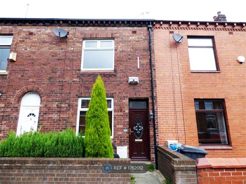2 bed terraced house to rent in Street, Chadderton OL9, £895 pcm