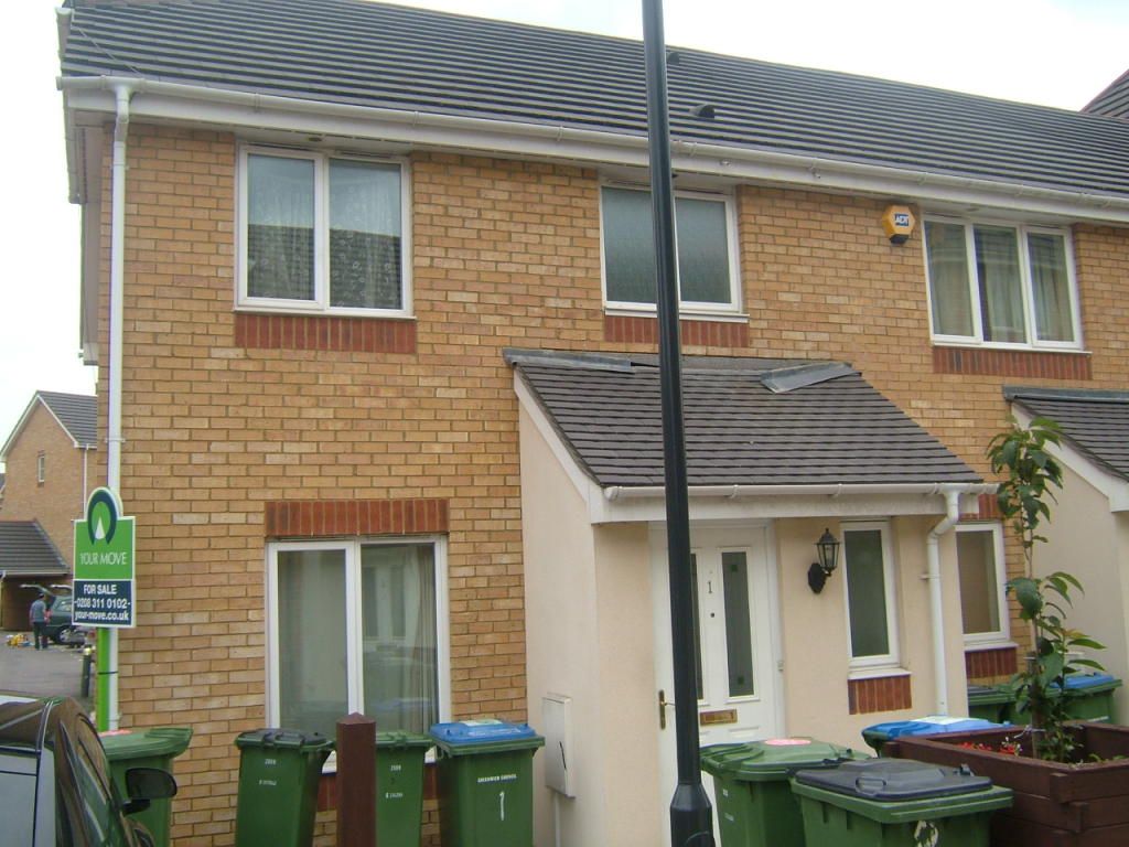 3 bed terraced house to rent in Crowfoot Close, London SE28, £1,900 pcm