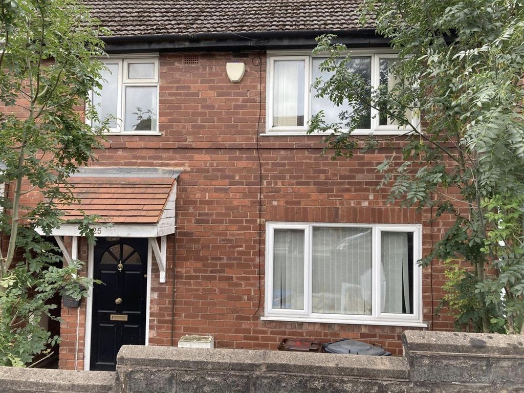 3 bed terraced house to rent in Woodcross Lane, Bilston WV14, £1,075