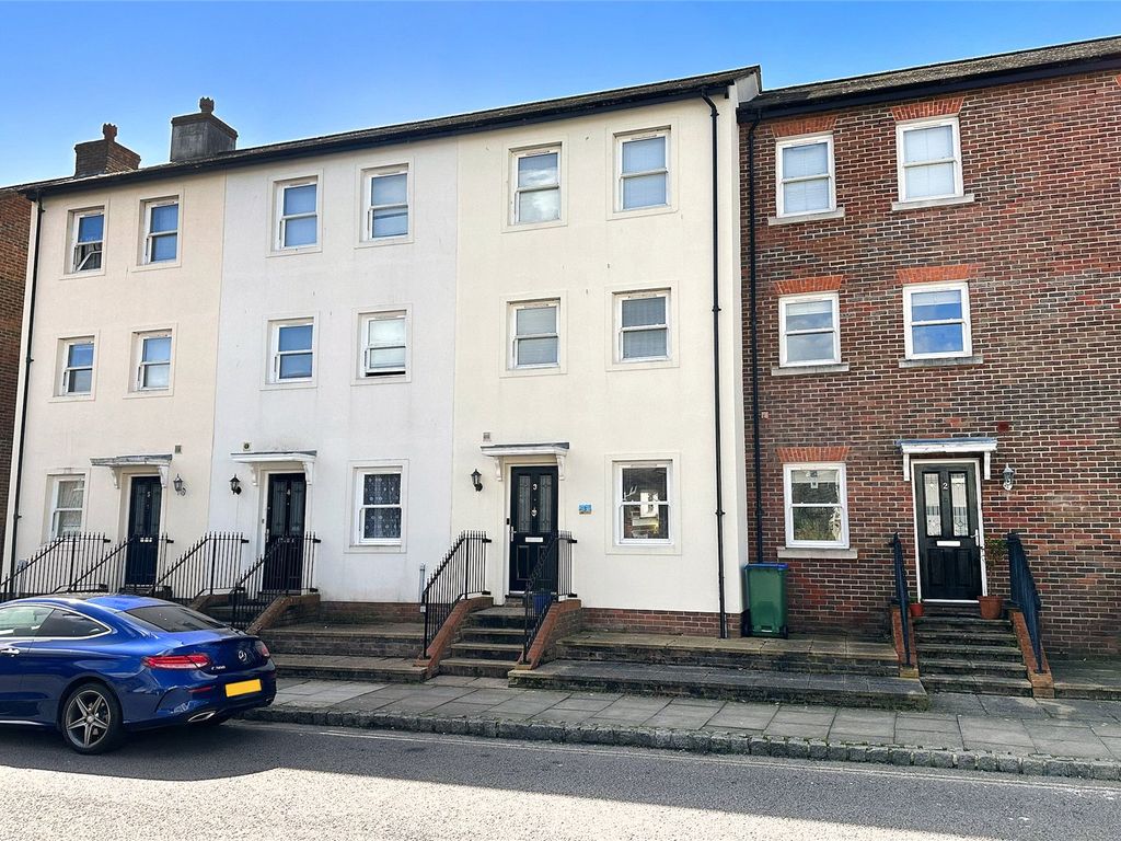 3 bed terraced house for sale in Netley Court, River Road