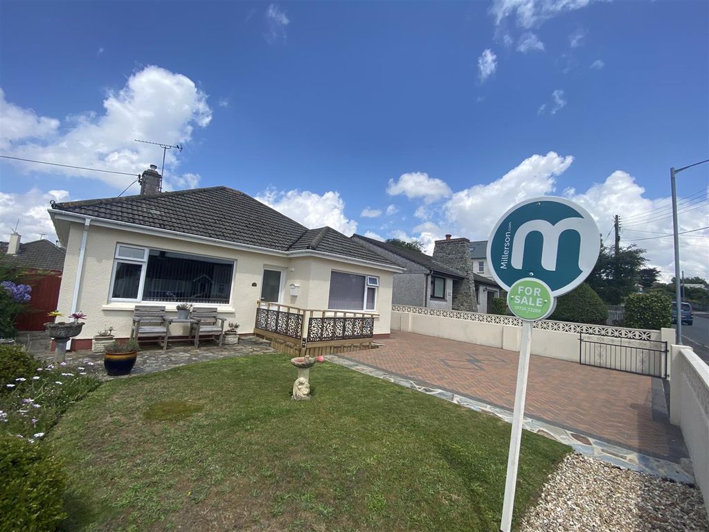 3 bed detached bungalow for sale in Menear Road, Boscoppa, St. Austell