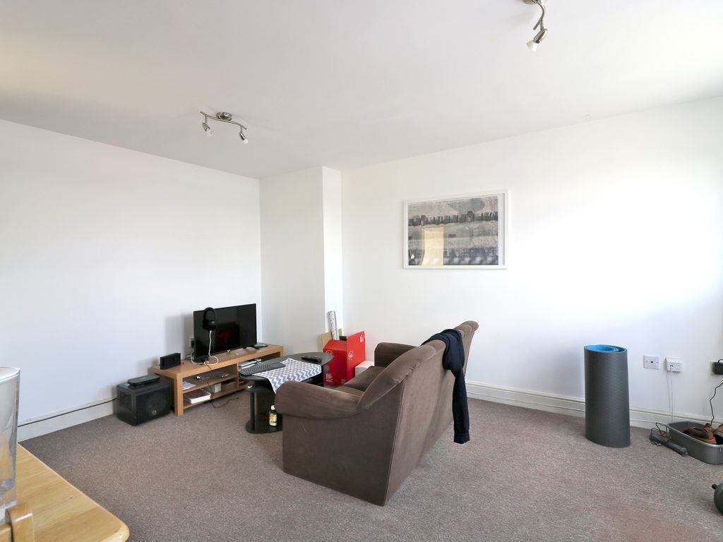 2 bed flat to rent in Western Avenue, East Acton, London. W3 Zoopla
