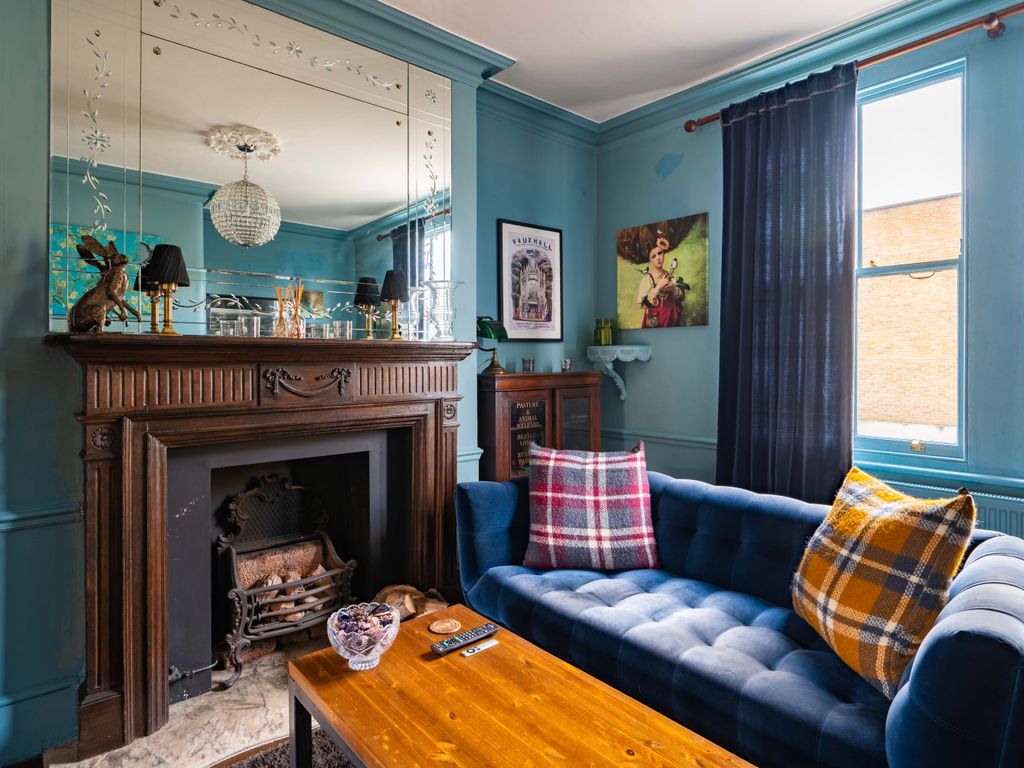 2 bed semidetached house to rent in Teesdale Street, London E2, £3,402