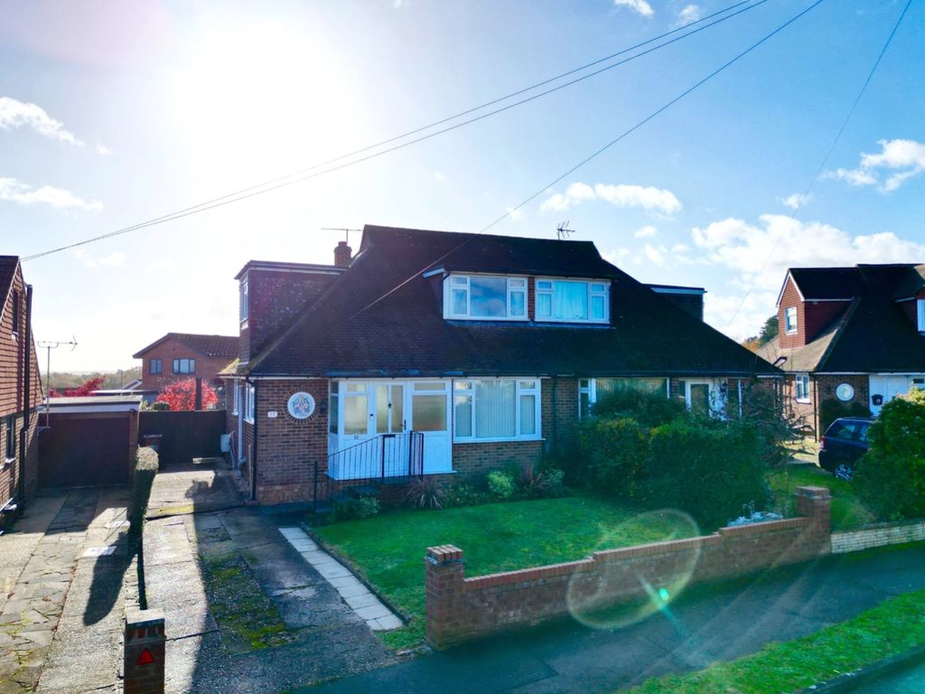 4 bed semidetached house for sale in Melrose Gardens, Arborfield Cross