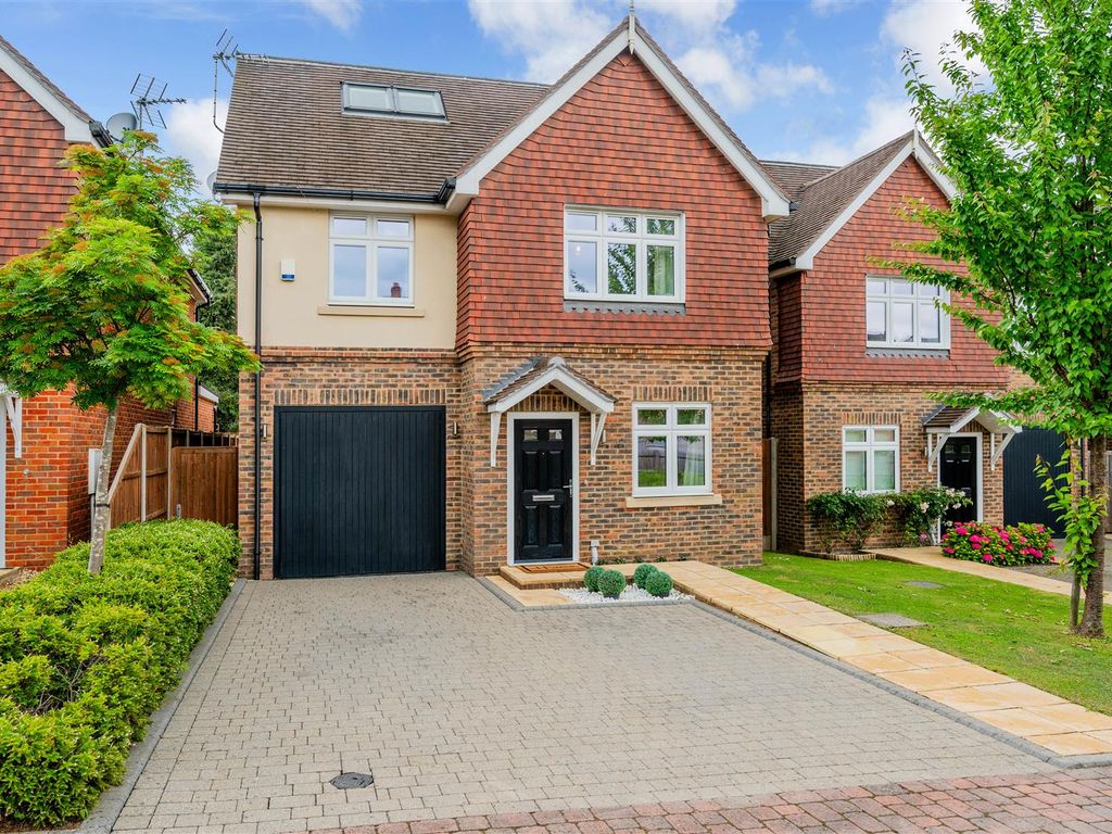4 bed detached house for sale in Elder Close, Epsom KT17, £1,000,000 Zoopla