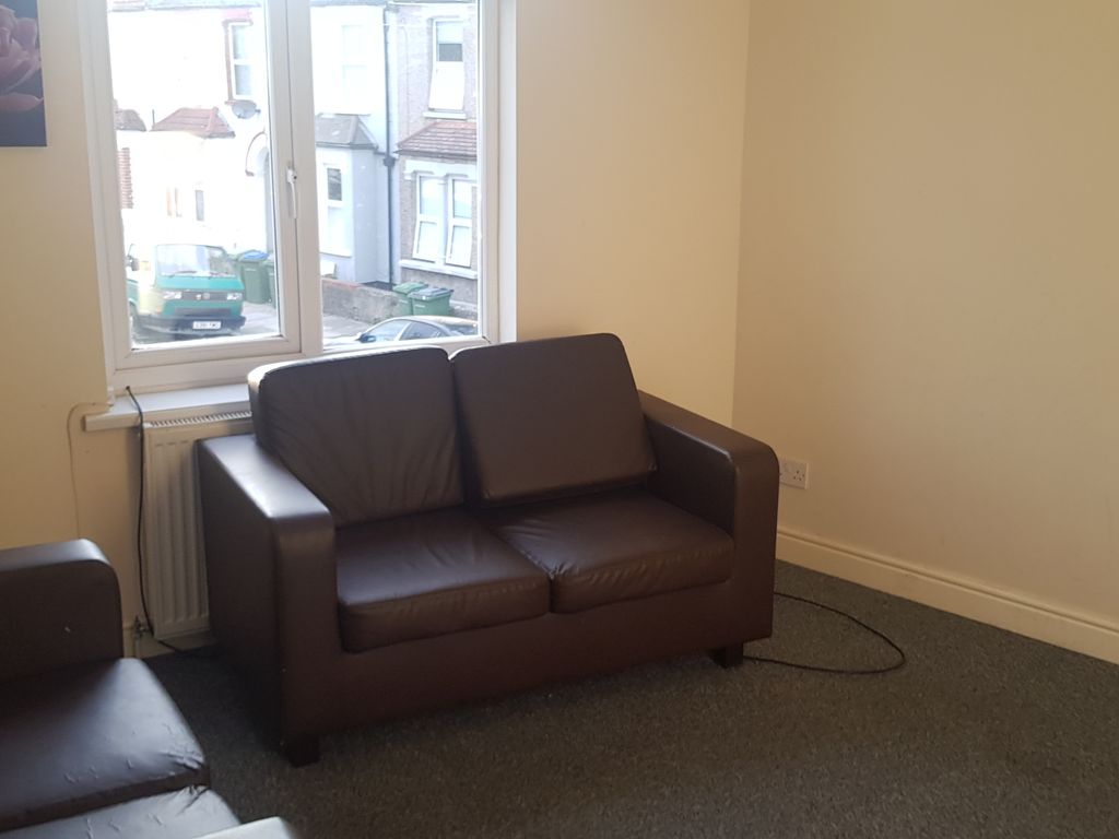 1 bed flat to rent in Marmadon Road SE18, Plumstead,, £1,300 pcm Zoopla