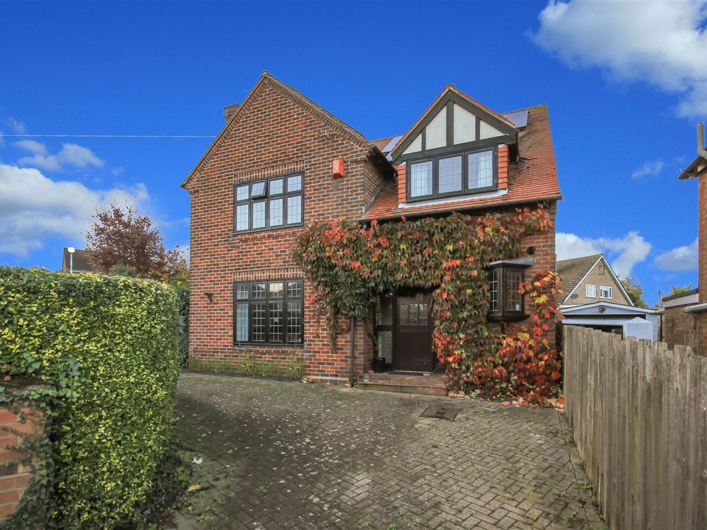 4 bed detached house for sale in Park Avenue, Rushden NN10, £449,995