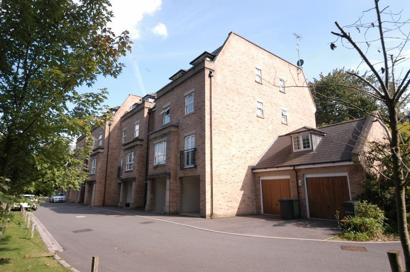 2 bed flat to rent in The Chimes, Bearsted, Maidstone ME14 Zoopla