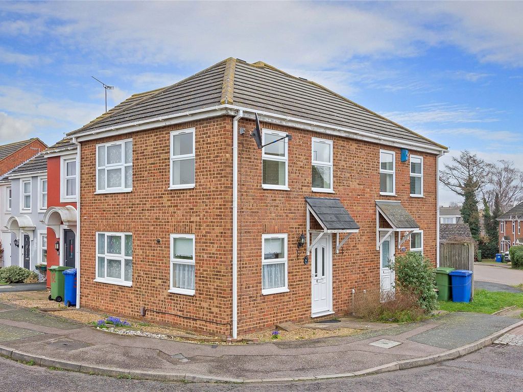 2 bed end terrace house to rent in Wadham Place, Sittingbourne, Kent
