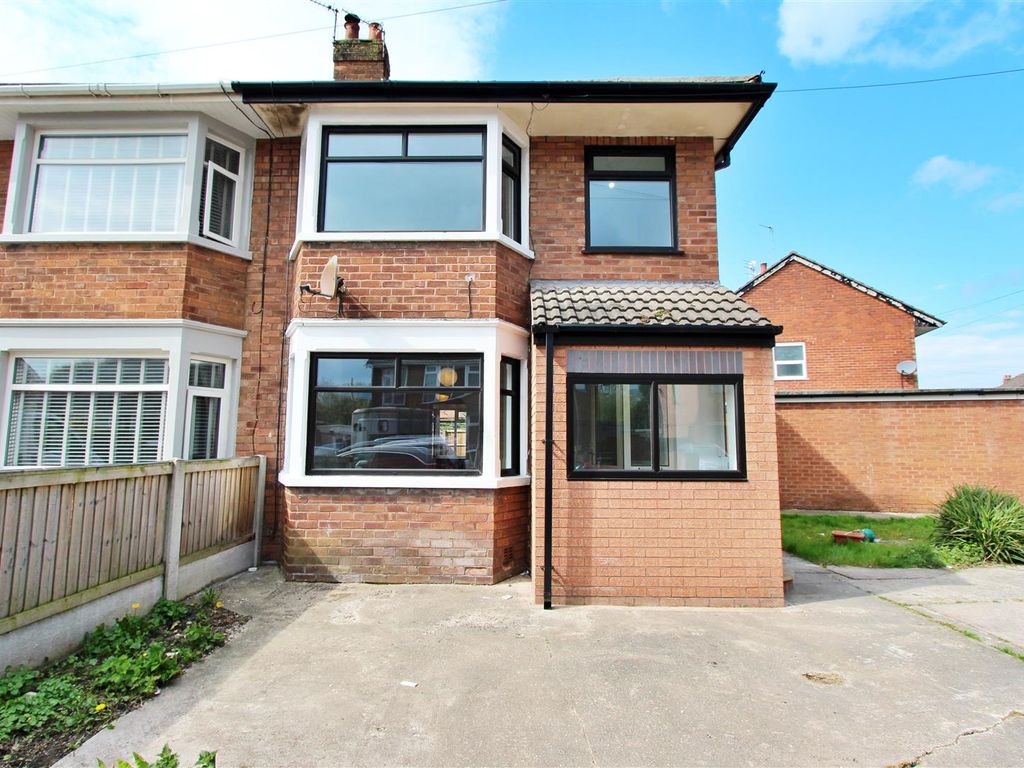 3 bed semidetached house for sale in Blenheim Drive, Thornton