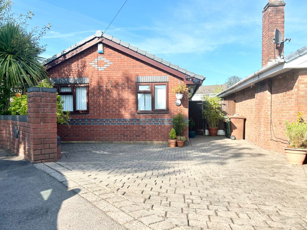 2 bed bungalow for sale in Snowdon Grove, St. Helens WA9, £210,000 Zoopla