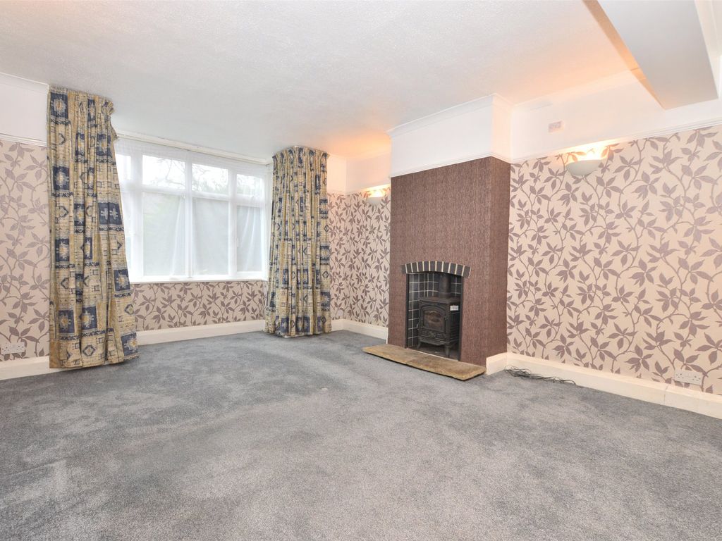 4 bed semidetached house to rent in Haroldslea Drive, Horley, Surrey