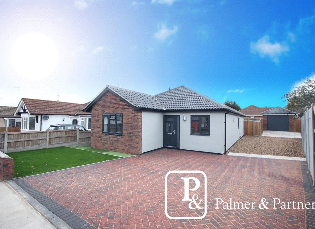 3 bed bungalow for sale in Hillside Crescent, HollandOnSea, Clacton