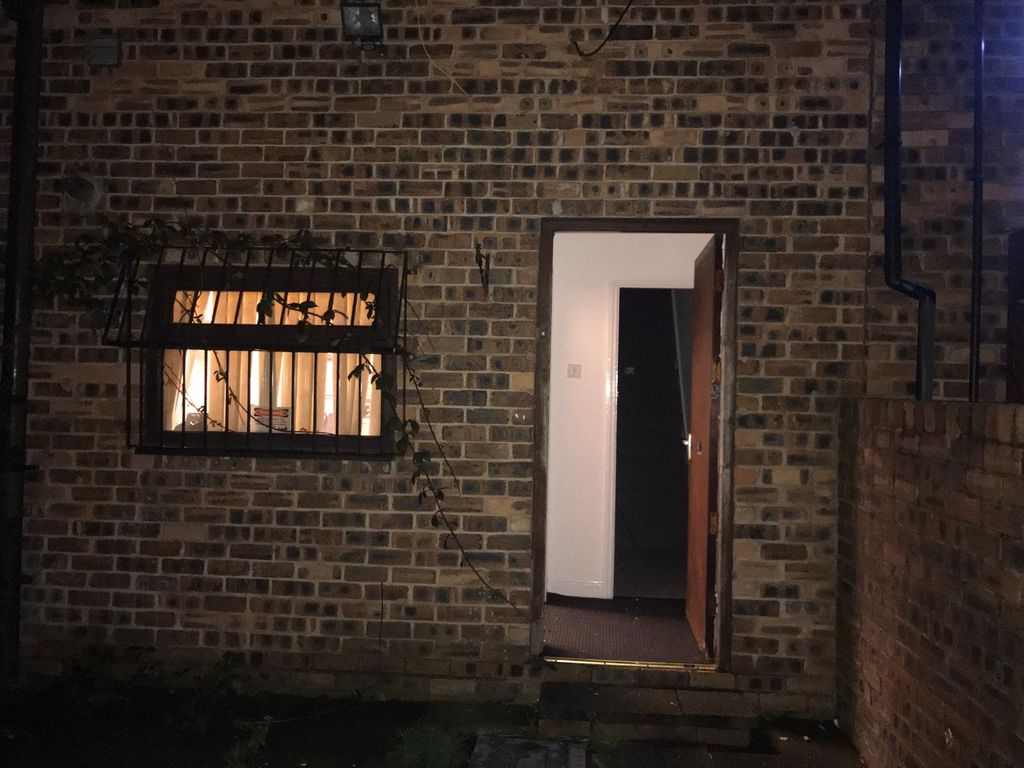 2 bed flat to rent in Oldham Road, Failsworth, Manchester M35 Zoopla