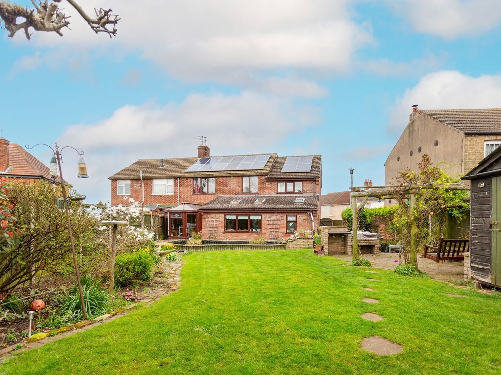 4 bed semidetached house for sale in Kirkley Park Road, Kirkley