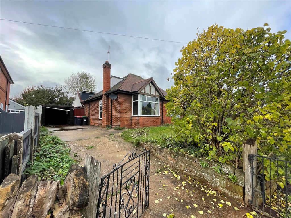 3 bed bungalow for sale in Watnall Road, Hucknall, Nottingham