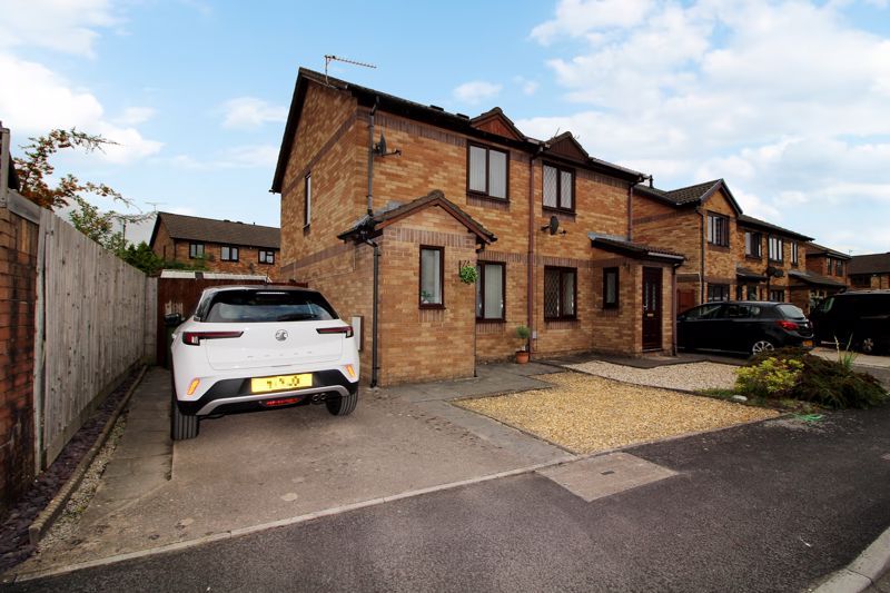 2 bed semidetached house for sale in Grafton Drive, Cross Inn