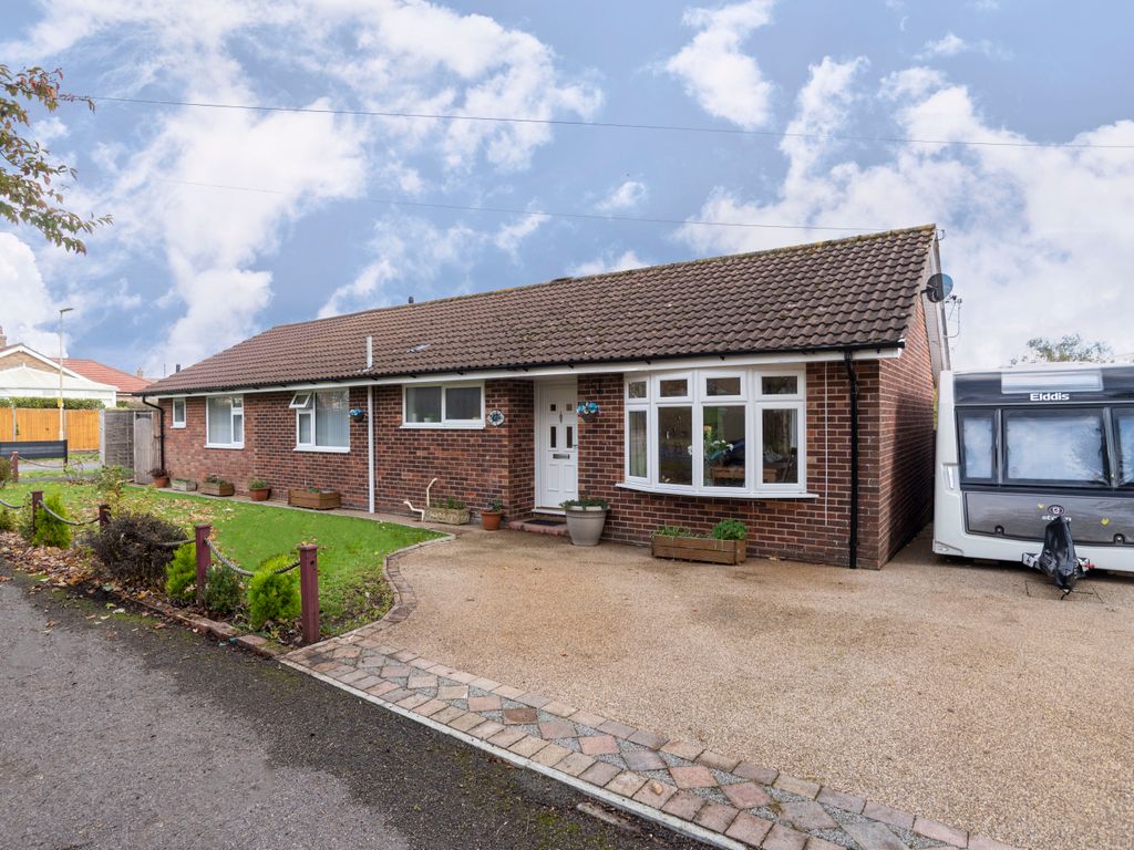 3 bed detached bungalow for sale in Hazleton Way, Cowplain