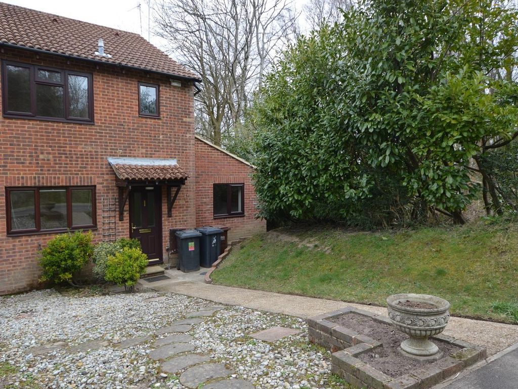 3 bed semidetached house to rent in Kemps Farm Road, Crowborough TN6