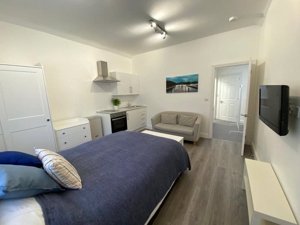 Studio to rent in Beehive Lane, Binfield, Bracknell, Berkshire RG12, £