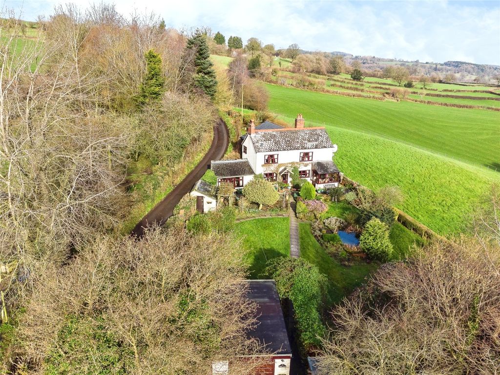 3 bed detached house for sale in Trefonen, Oswestry, Shropshire SY10, £