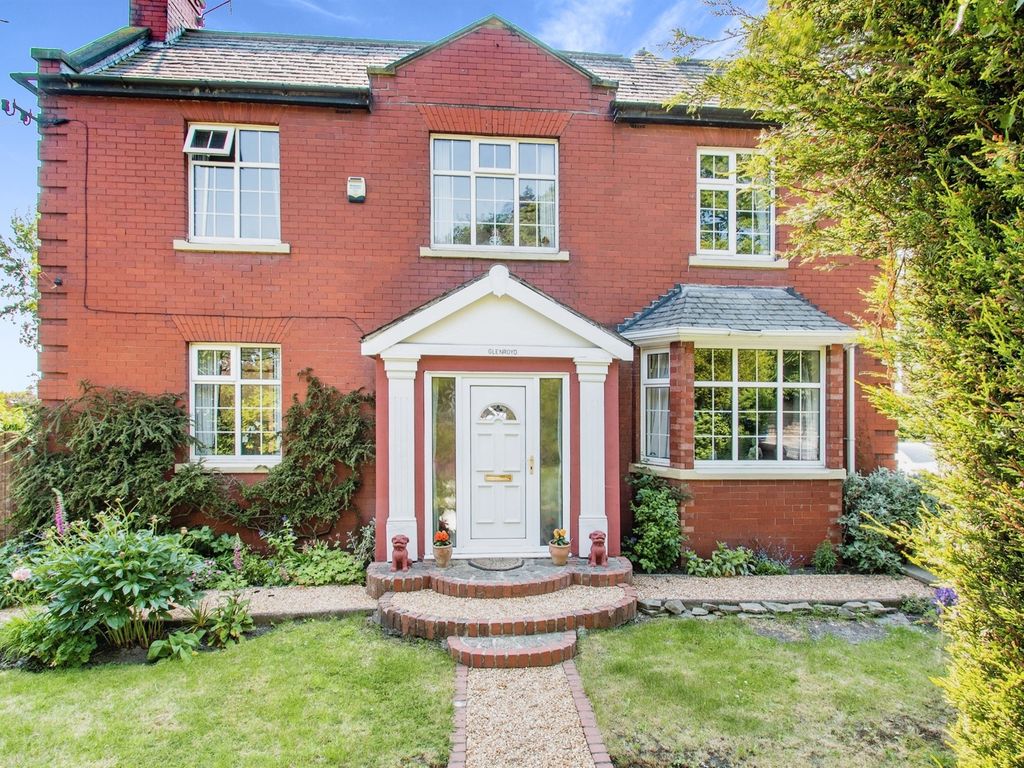 4 bed detached house for sale in Bradford Road, East Ardsley, Wakefield