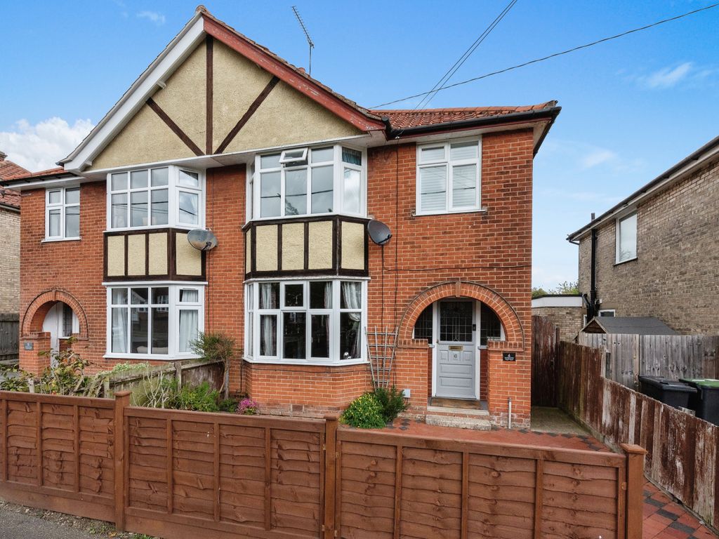 3 bed semidetached house for sale in Chilton Avenue, Stowmarket