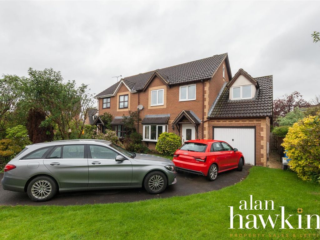 4 bed semidetached house for sale in Elm Park, Royal Wootton Bassett