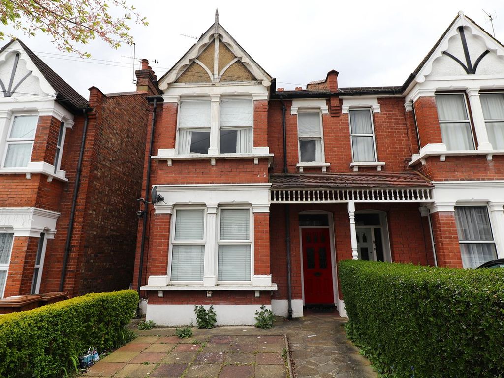 Studio to rent in Salisbury Road, HarrowOnTheHill, Harrow HA1, £