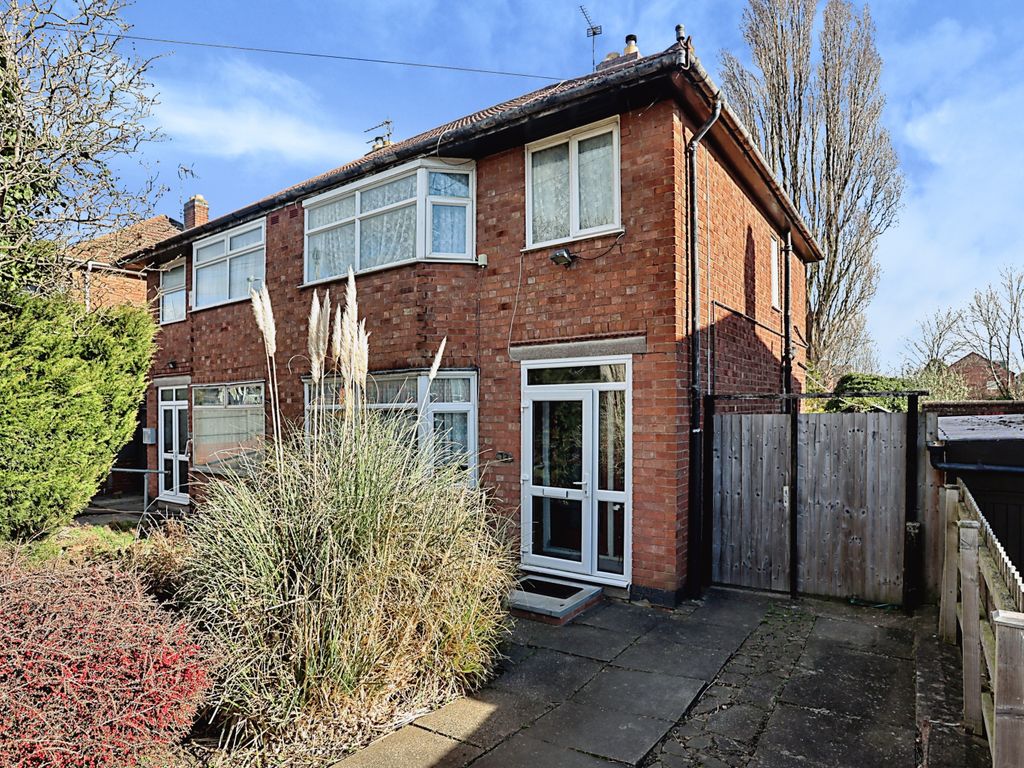 3 bed semidetached house for sale in Chestnut Avenue, Leicester LE5