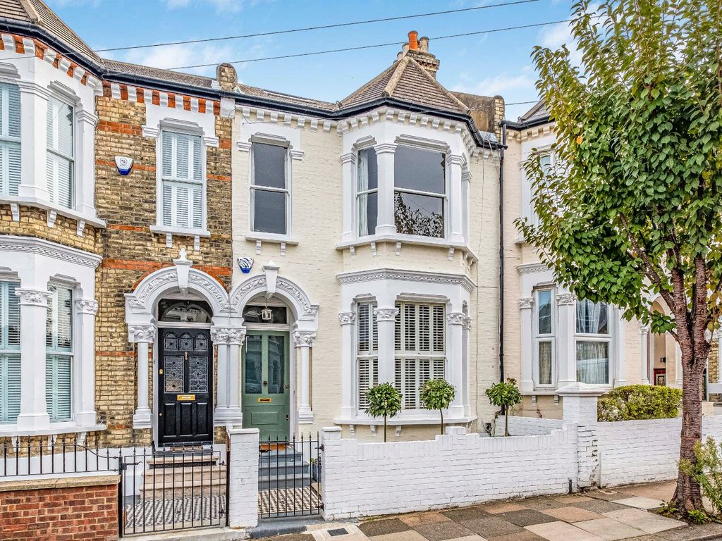 Chestnut Grove, London SW12  