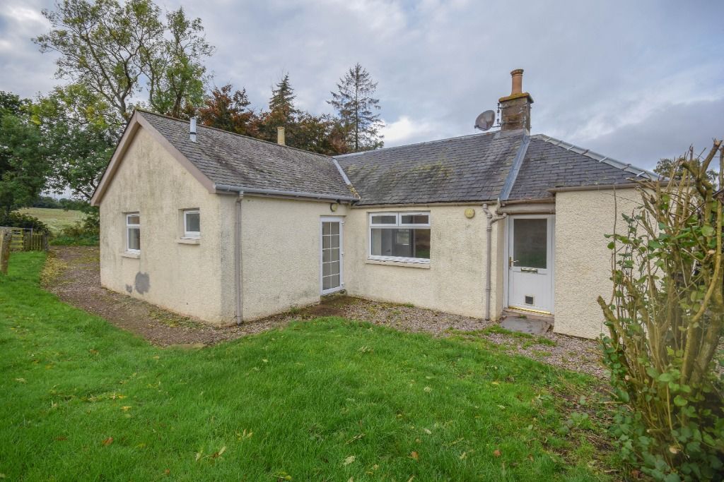 3 bed flat to rent in Eassie, Forfar, Angus DD8, £800 pcm Zoopla