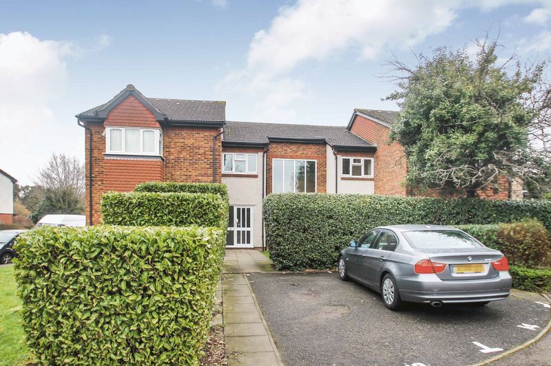 Studio to rent in Rabournmead Drive, Northolt, Middlesex UB5, £900 pcm