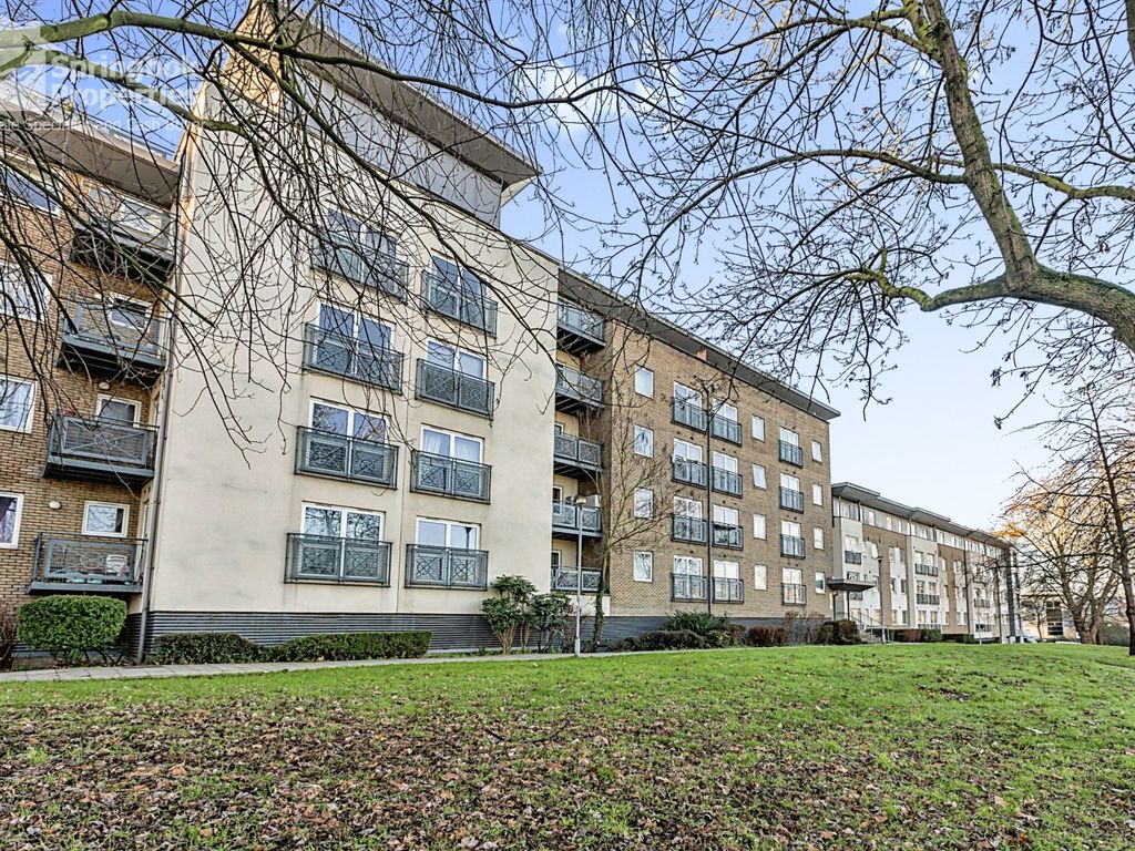 2 bed flat for sale in Alder Court, Cline Road, New Southgate, London