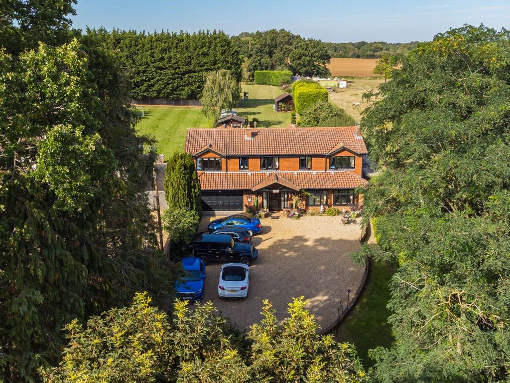 6 bed detached house for sale in Chelmsford Road, Hatfield Heath