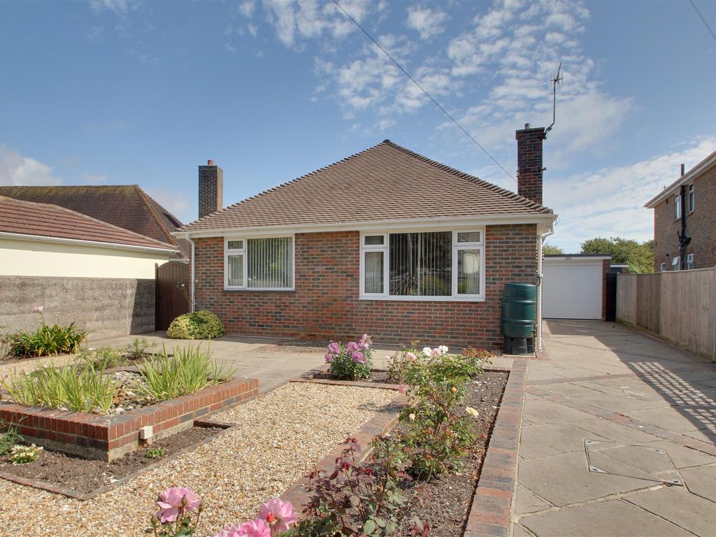 3 bed detached bungalow for sale in Alinora Crescent, GoringBySea, Worthing BN12, £600,000