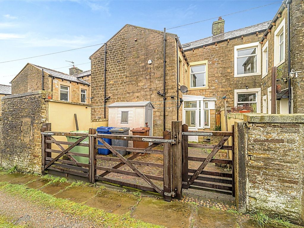 4 bed terraced house for sale in Stoney Bank Road, Earby, Barnoldswick