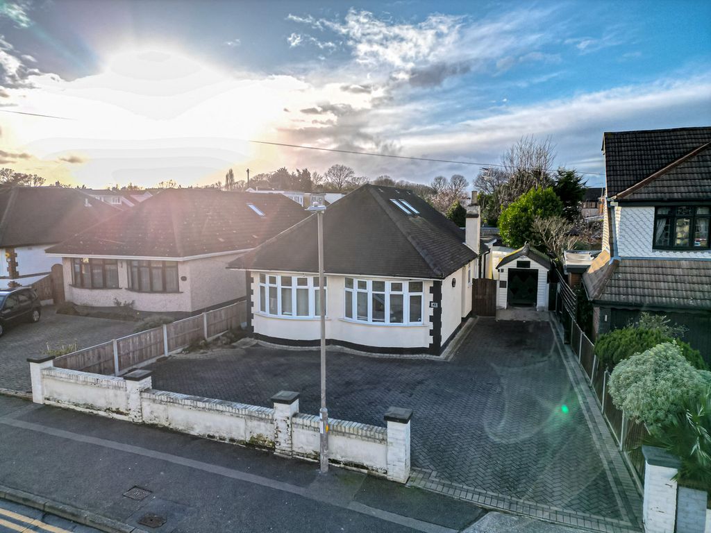 4 bed chalet for sale in Shipwrights Drive, Benfleet SS7, £475,000 Zoopla