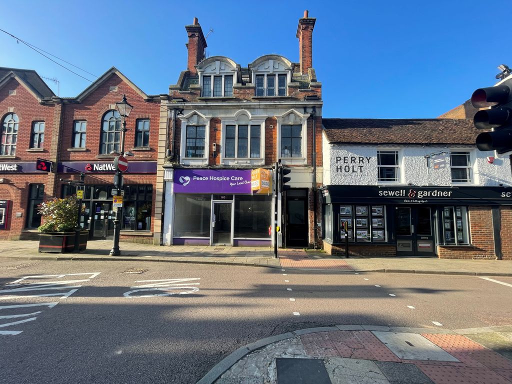 Retail premises to let in High Street, Rickmansworth WD3, £27,500 pa