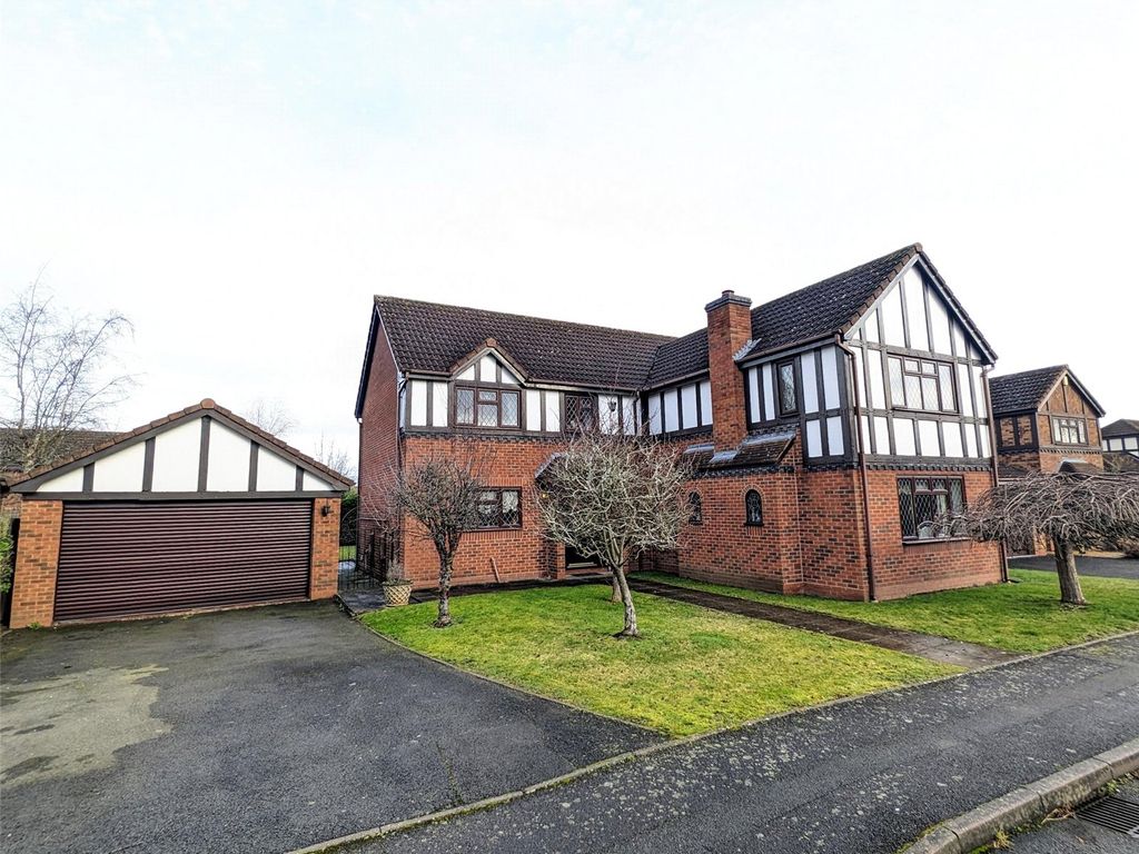 5 bed detached house for sale in Pembroke Drive, Wellington, Telford