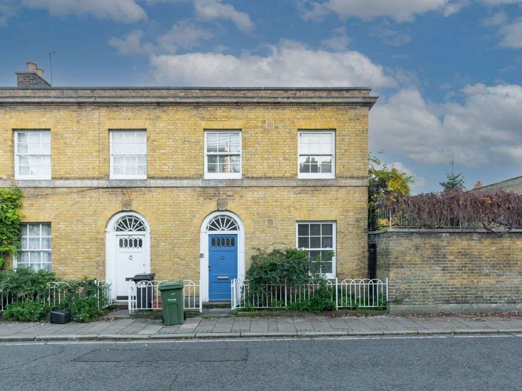2 bed end terrace house for sale in Courtenay Street, London SE11, £